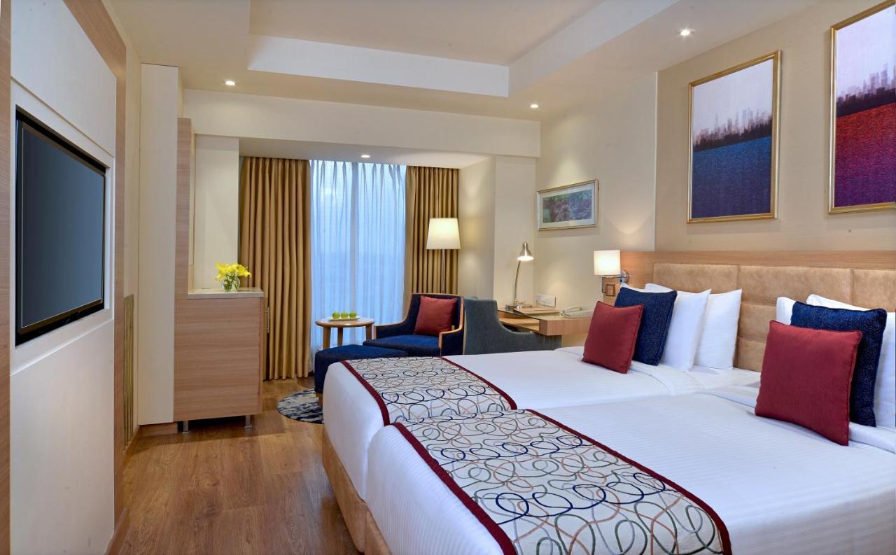 Golden Sarovar Portico होटल 4*